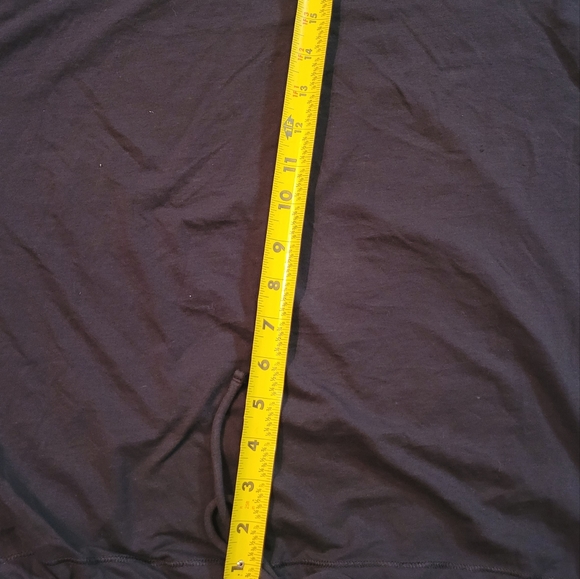 LULULEMON BLACK TSHIRT - Picture 3 of 11